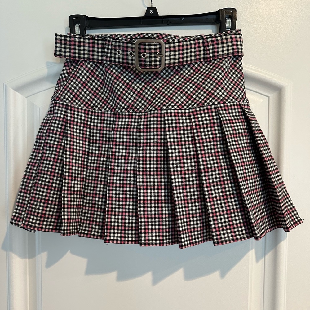 Forever 21 pleated pink black and white plaid skirt with side zipper and belt